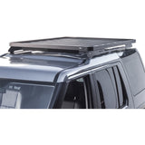 Front Runner Slimline II 3/4 Roof Rack Kit on Land Rover Discovery LR3/LR4 – includes tray, wind deflector, and foot rails