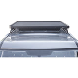 Front Runner Slimline II 3/4 Roof Rack Kit on Land Rover Discovery LR3/LR4 – includes tray, wind deflector, and foot rails