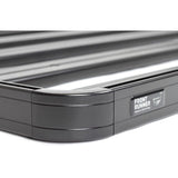 Front Runner Slimline II 3/4 Roof Rack Kit on Land Rover Discovery LR3/LR4 – includes tray, wind deflector, and foot rails