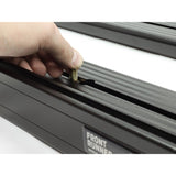 Front Runner Slimline II 3/4 Roof Rack Kit on Land Rover Discovery LR3/LR4 – includes tray, wind deflector, and foot rails